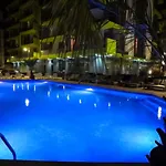 Large Family - Piscina Interioara Sauna Gym Lägenhet