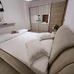 Large Family - Piscina Interioara Sauna Gym *
