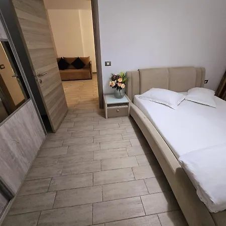 Large Family - Piscina Interioara Sauna Gym Lägenhet