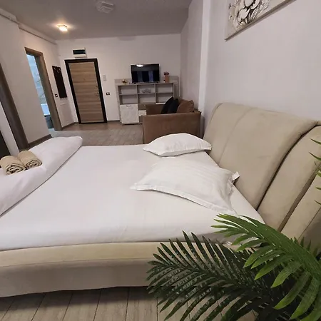 Lägenhet Large Family - Piscina Interioara Sauna Gym Năvodari