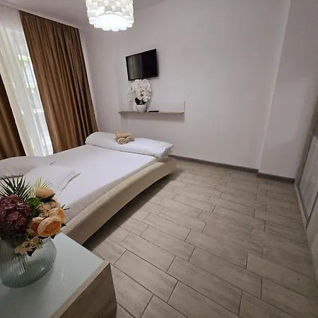 Large Family - Piscina Interioara Sauna Gym Năvodari